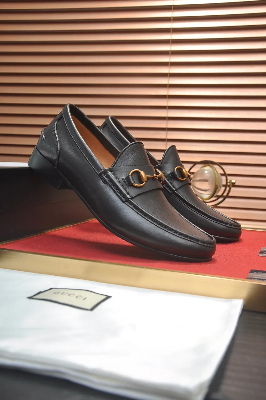 Men's shoes💰500💶Italy's top luxury men's shoe giant (GUCCI) (Gucci) (full cowhide lining) new arrival🍃Original European style🔰 Pleasant to the eye😍In order to make the shoes more durable and non-deformable🌀The production continues to follow traditional methods but there is still no lack of innovation💪Choose original sheepskin for the leather♻️ Smooth and natural And extra bright ⭐Made of imported cowhide, the first choice of rich people 38-45 (45 customized)